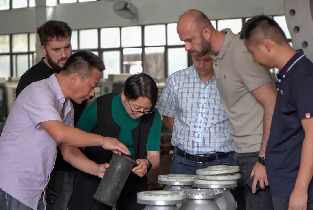 溫州龍灣聯科閥門迎來俄羅斯客戶參觀考察